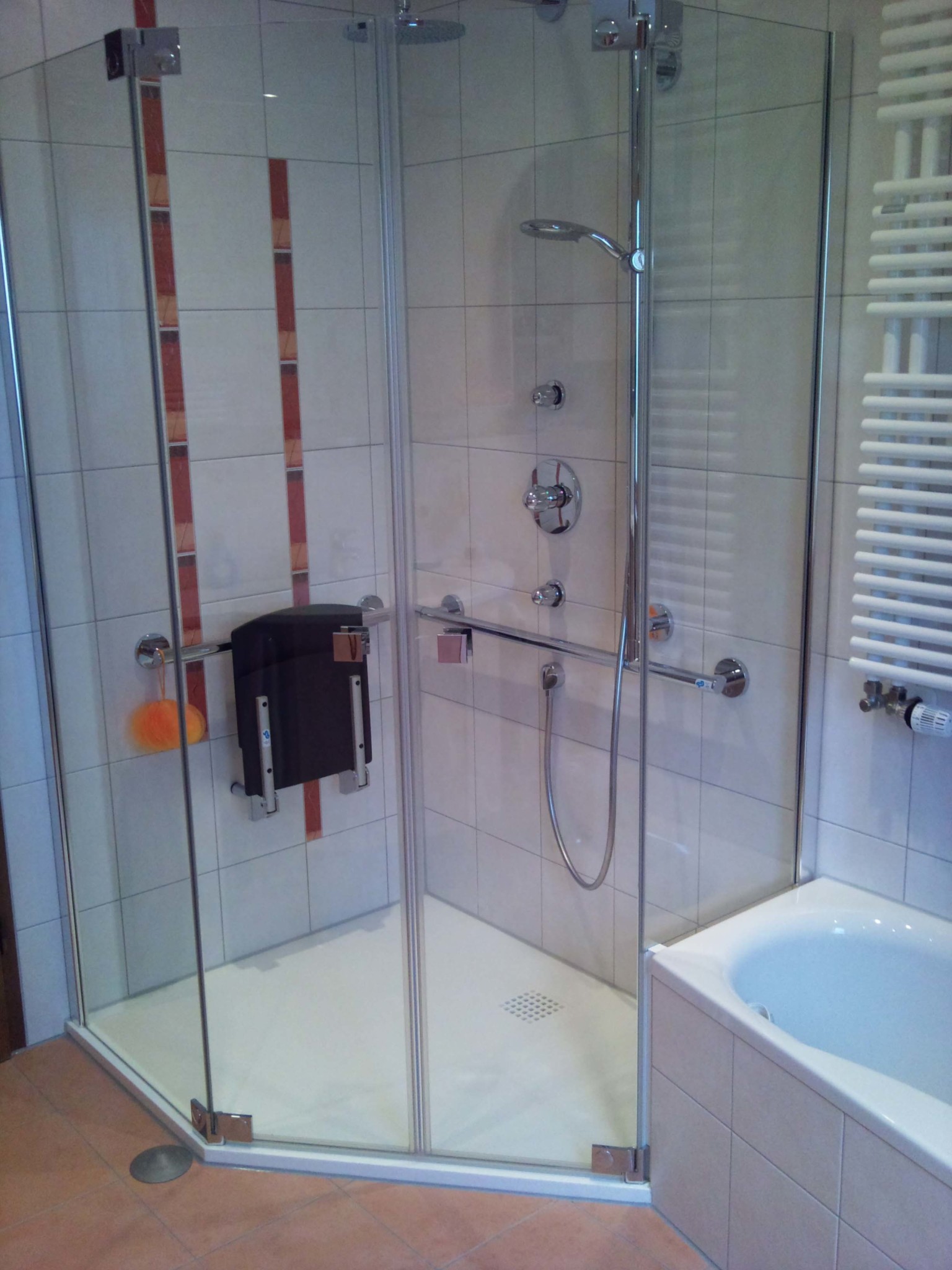 Tiba-250-mit-Badewannenanschlu·-und-Klemmprofil-1