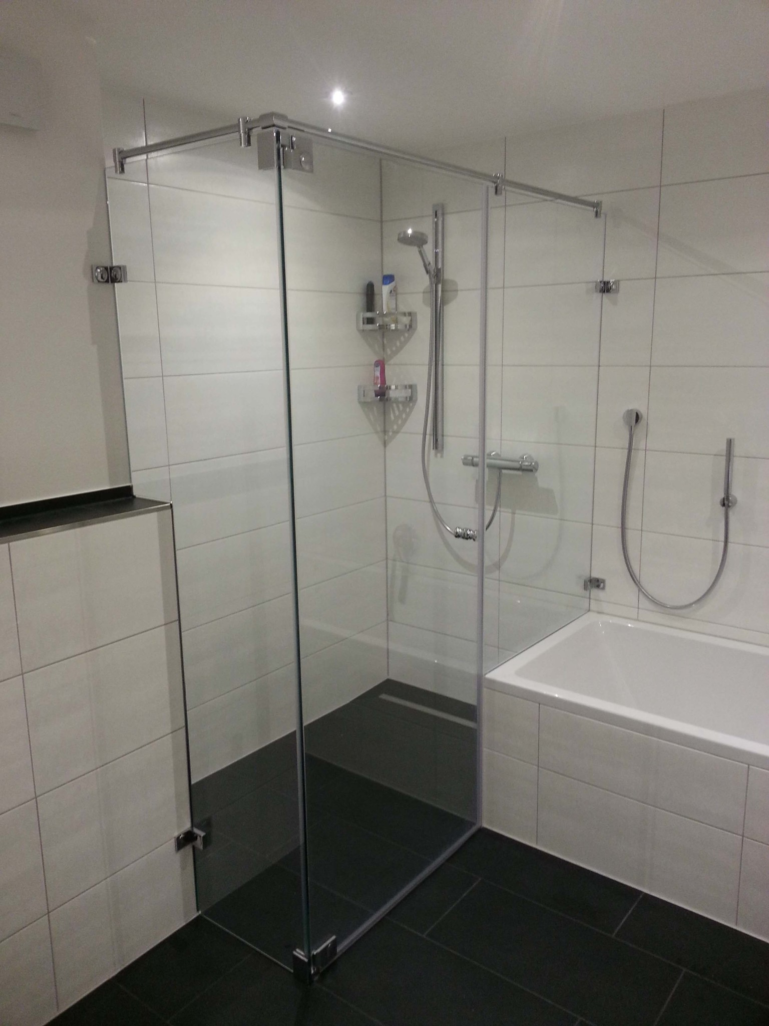 Tiba-133-mit-Badewannenanschlu·-und-oberem-Rahmen Tiba-133-mit-Badewannenanschlu·-und-oberem-Rahmen
